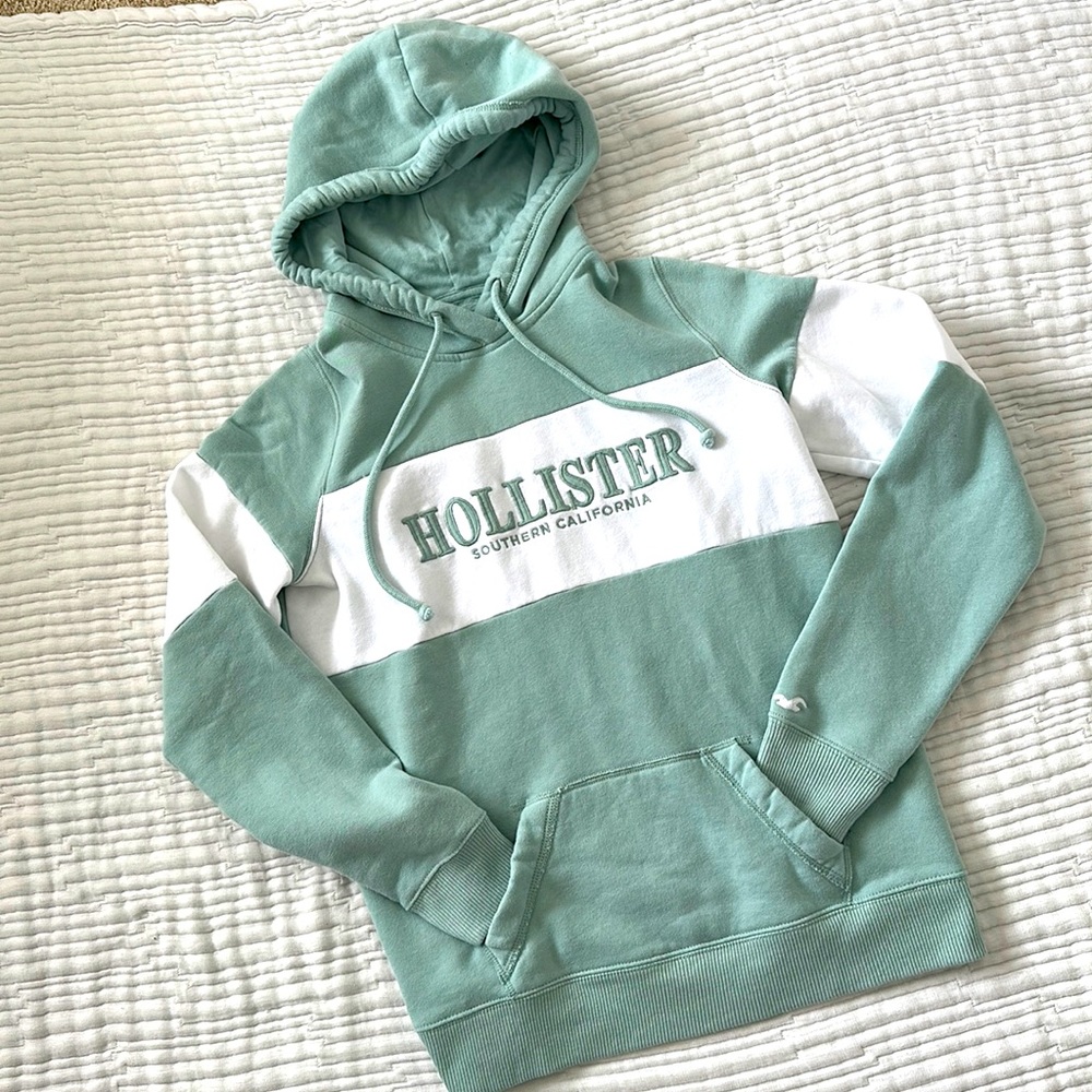 Mint, green and white Hollister hoodie, size medium, super soft
